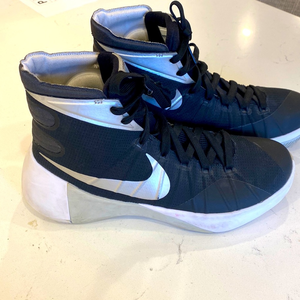 Women’s Size 9 Hyperdunk 2015 Basketball shoes